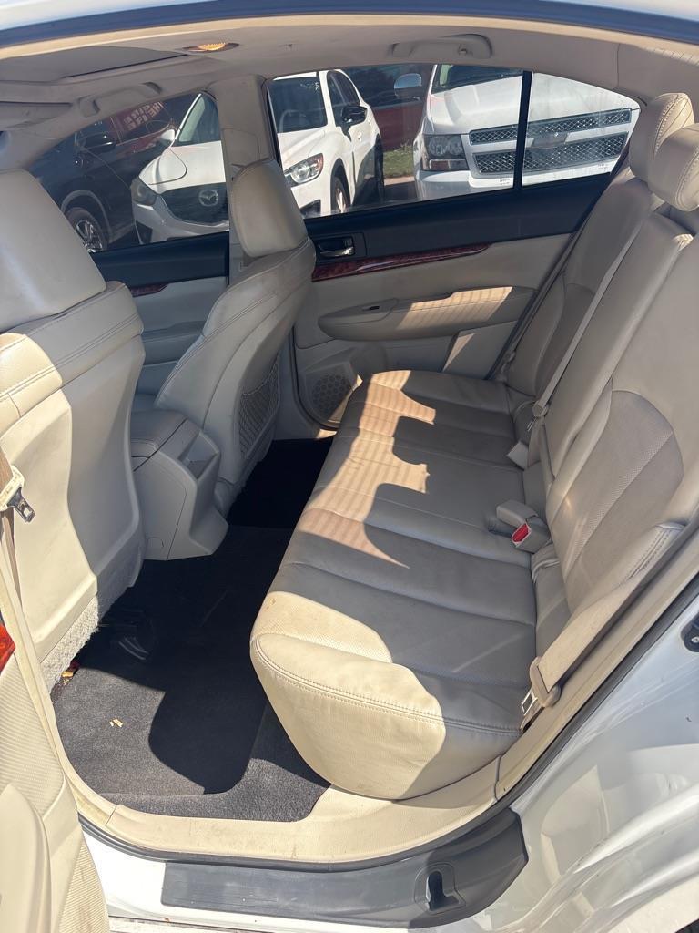 Subaru Legacy 2.5i Limited 2011