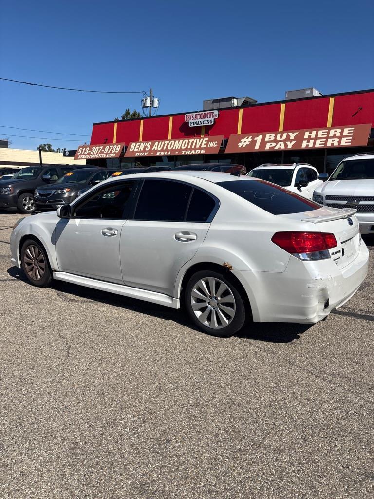 Subaru Legacy 2.5i Limited 2011