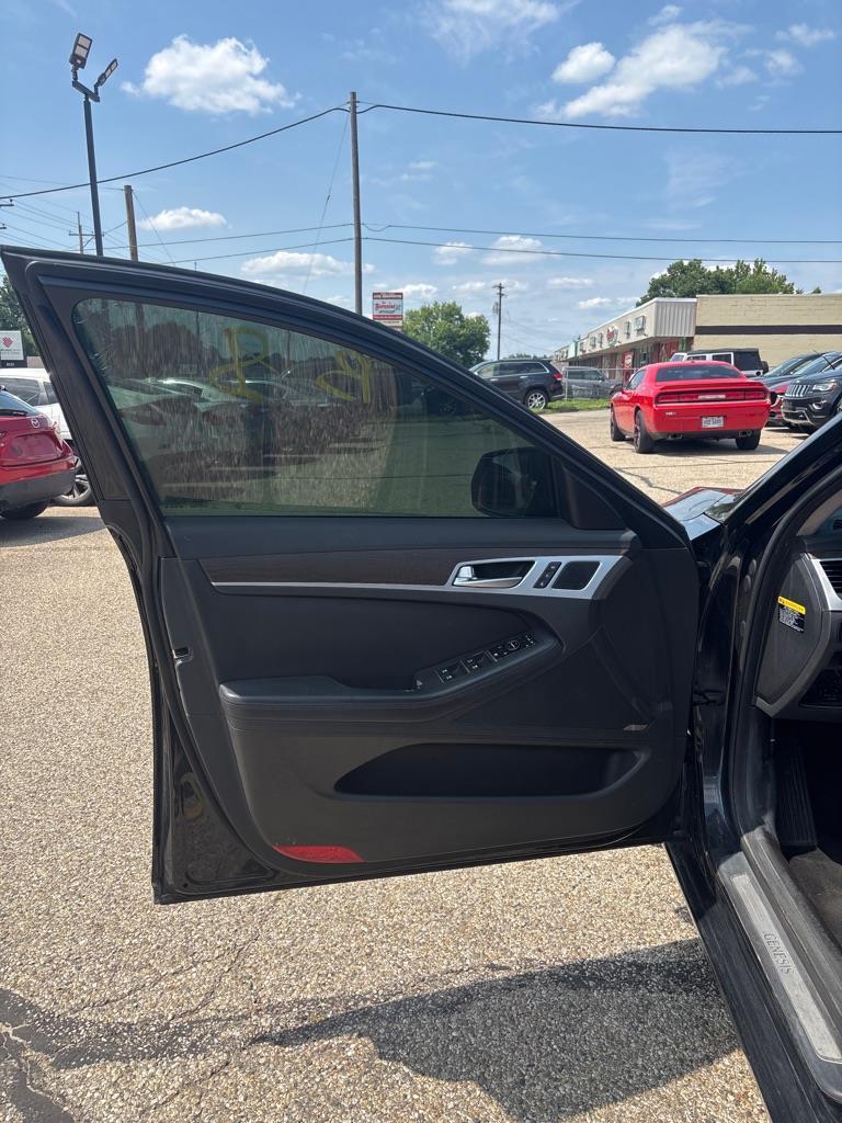 Hyundai Genesis 3.8L 2015