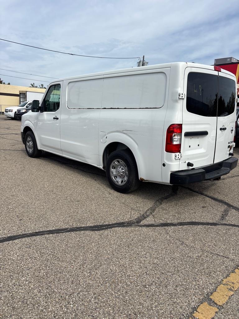 Nissan NV Cargo 3500 HD S High Roof 2012