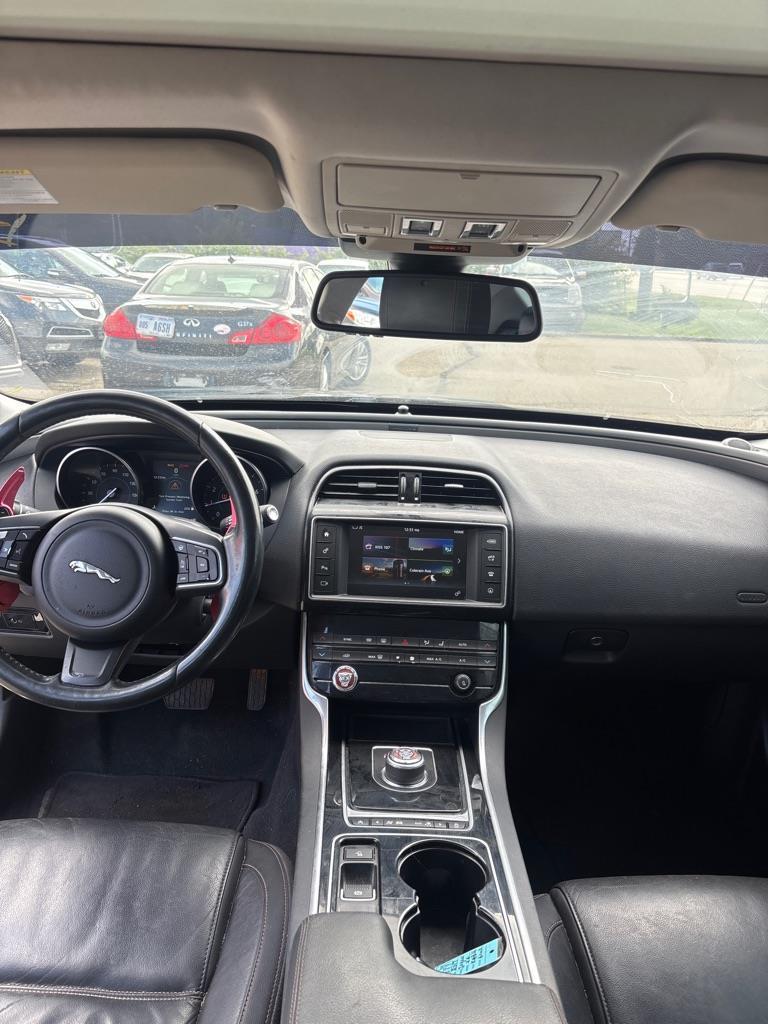 Jaguar XE 25t Prestige 2017