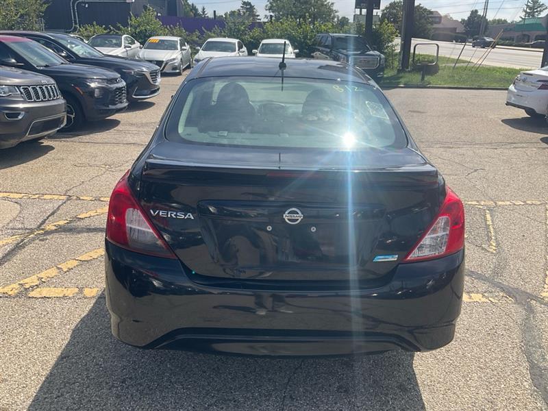 Nissan Versa 1.6 S 5M 2016
