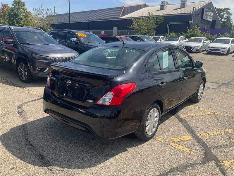 Nissan Versa 1.6 S 5M 2016