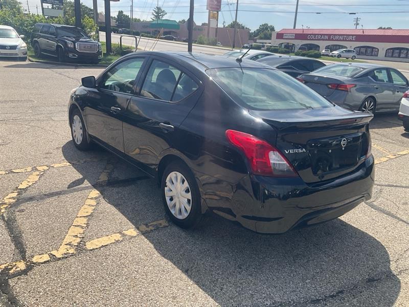Nissan Versa 1.6 S 5M 2016