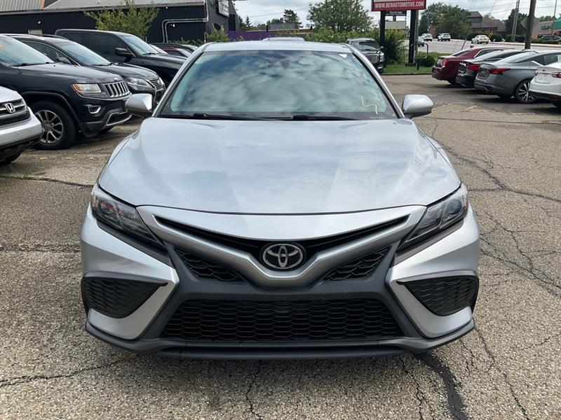 Toyota Camry SE 2021