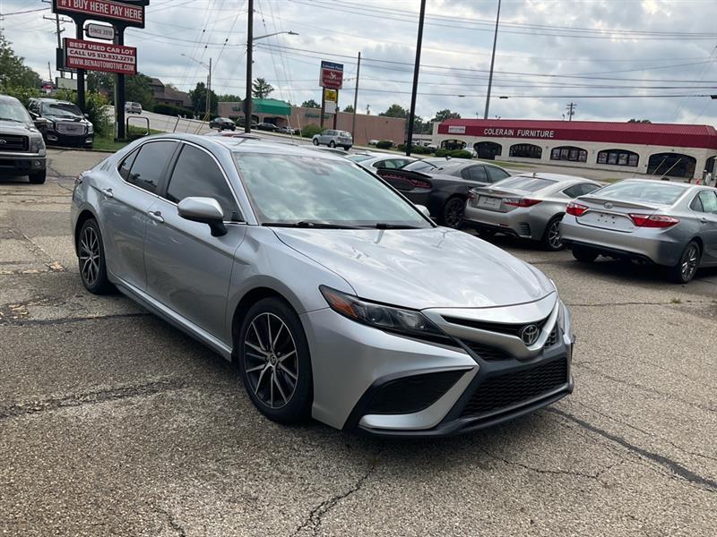 Toyota Camry SE 2021