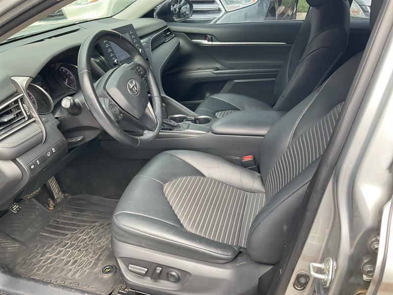 Toyota Camry SE 2021