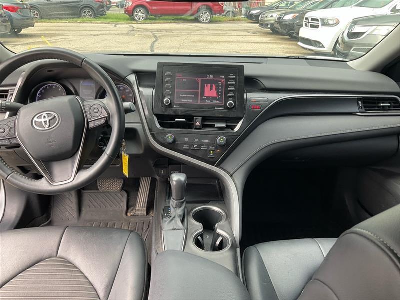Toyota Camry SE 2021