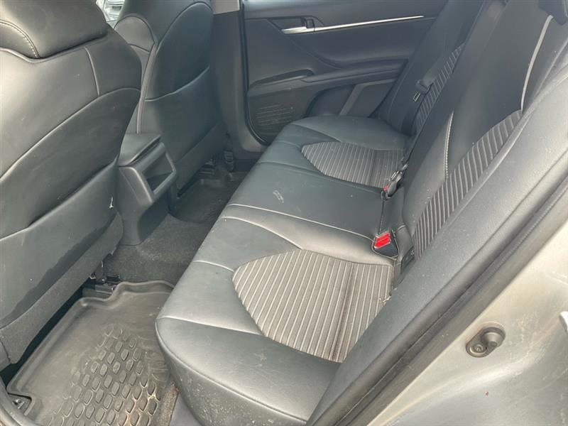 Toyota Camry SE 2021