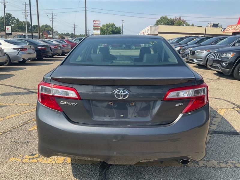 Toyota Camry SE 2012