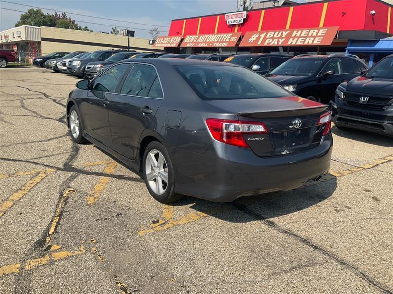 Toyota Camry SE 2012