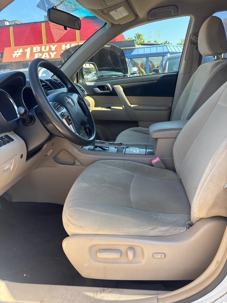 Toyota Highlander Hybrid 4WD 2012