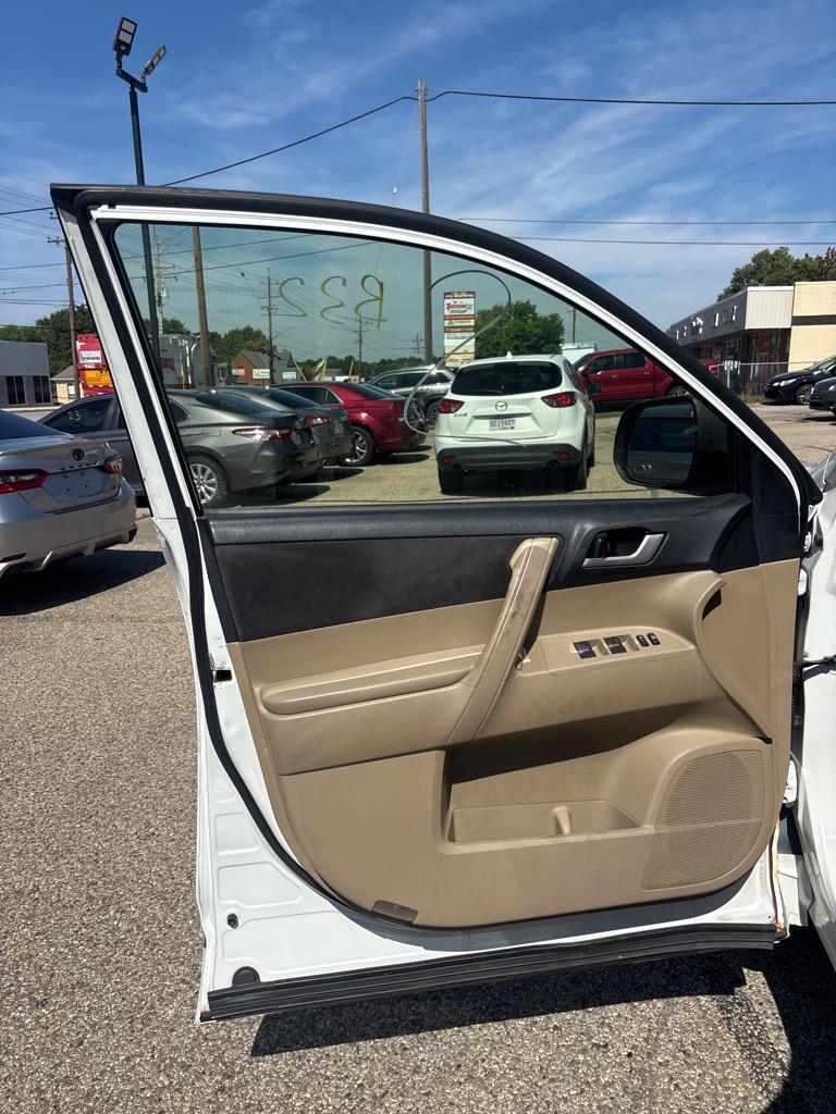 Toyota Highlander Hybrid 4WD 2012