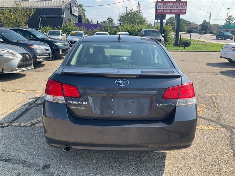 Subaru Legacy 2.5i Limited 2011