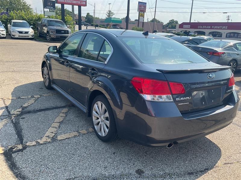 Subaru Legacy 2.5i Limited 2011