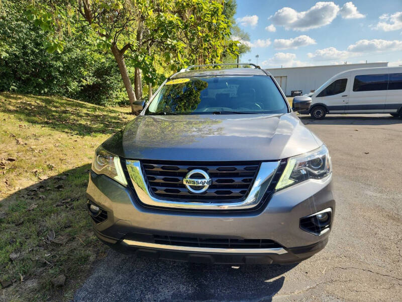 Nissan Pathfinder FWD Platinum 2019