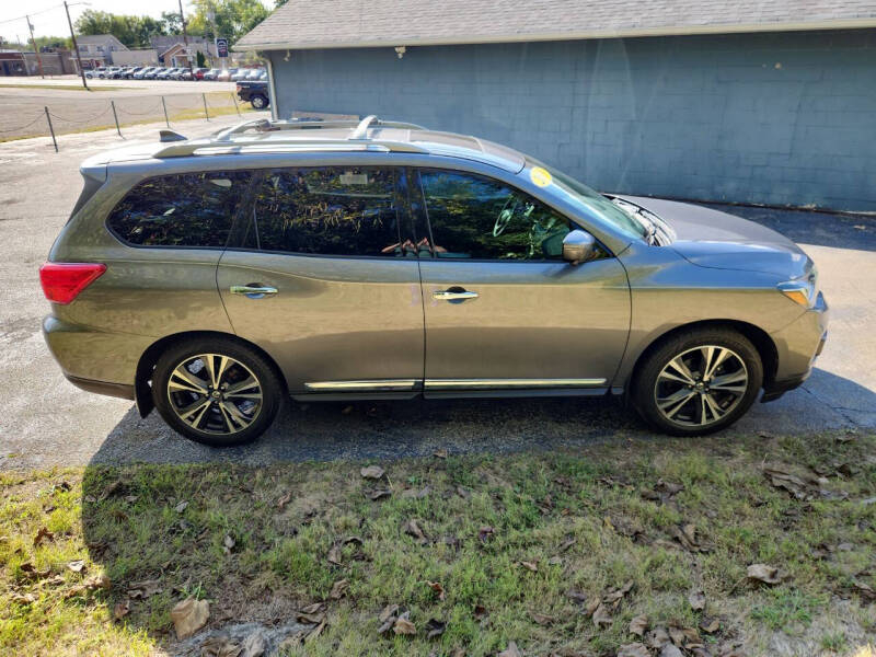 Nissan Pathfinder FWD Platinum 2019