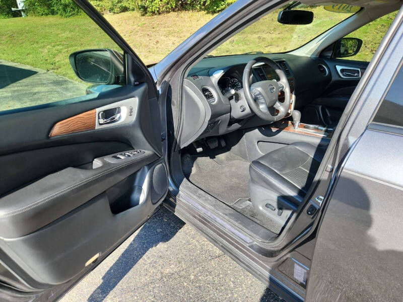 Nissan Pathfinder FWD Platinum 2019