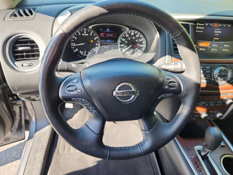 Nissan Pathfinder FWD Platinum 2019