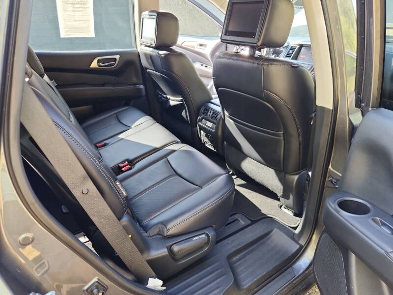 Nissan Pathfinder FWD Platinum 2019