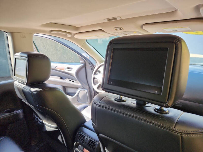 Nissan Pathfinder FWD Platinum 2019