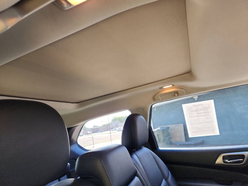 Nissan Pathfinder FWD Platinum 2019