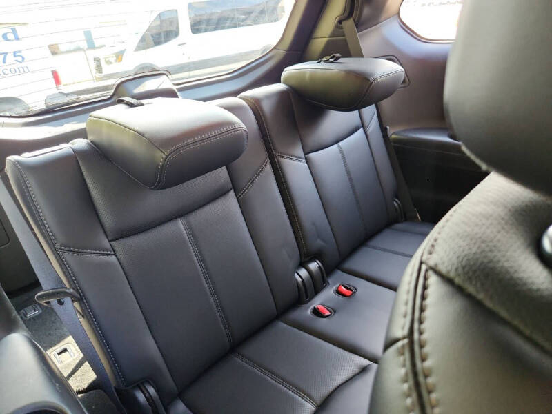 Nissan Pathfinder FWD Platinum 2019