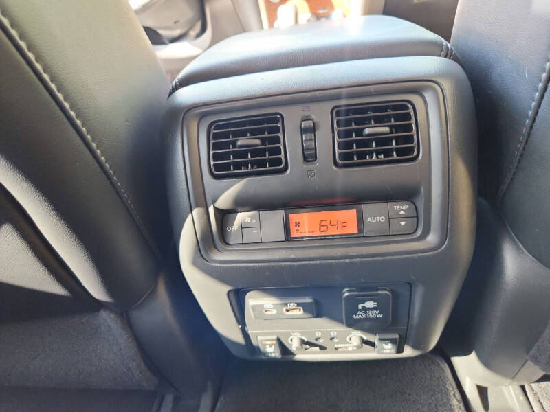 Nissan Pathfinder FWD Platinum 2019