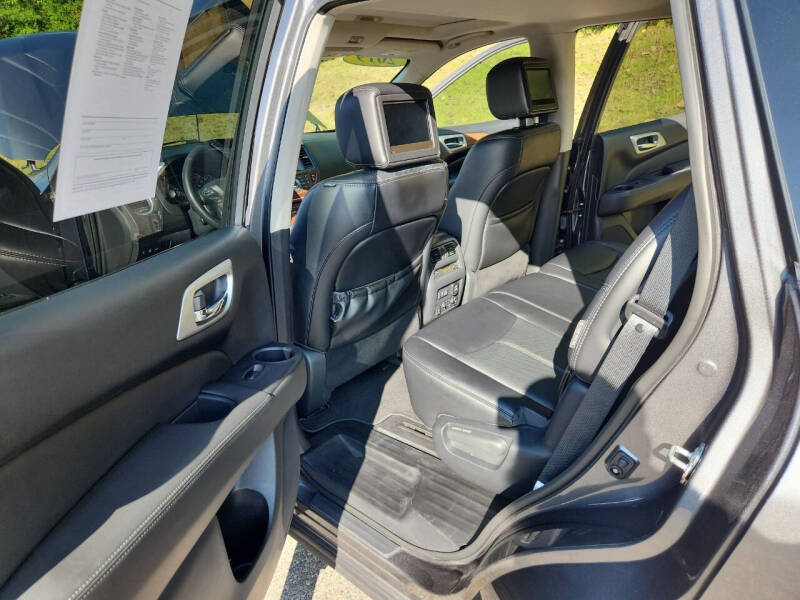 Nissan Pathfinder FWD Platinum 2019