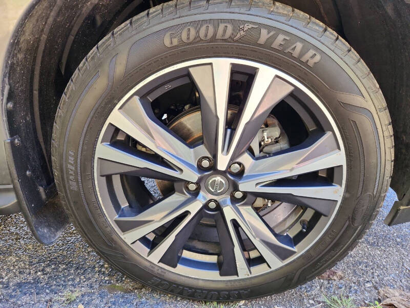 Nissan Pathfinder FWD Platinum 2019