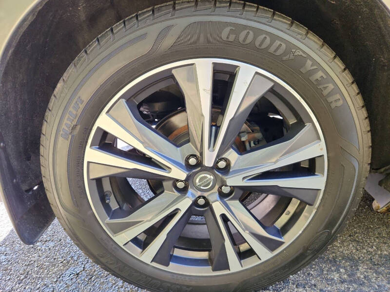 Nissan Pathfinder FWD Platinum 2019