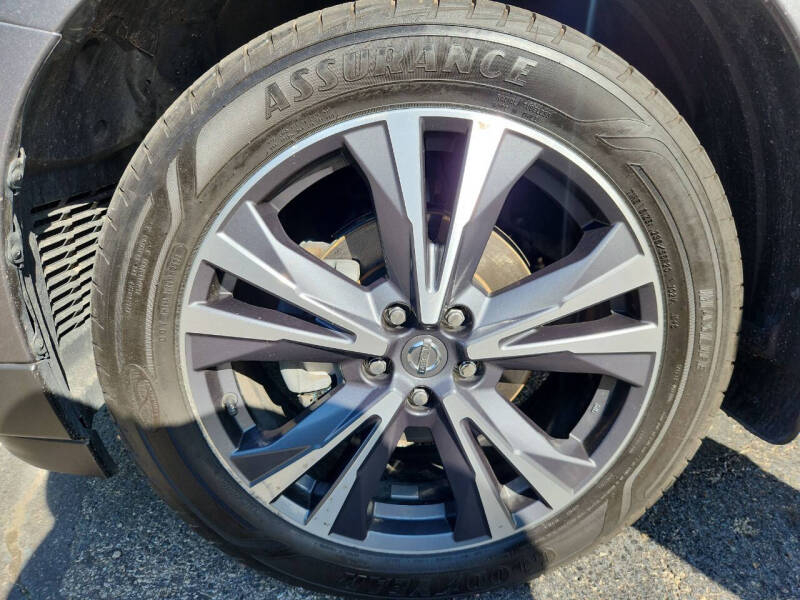 Nissan Pathfinder FWD Platinum 2019