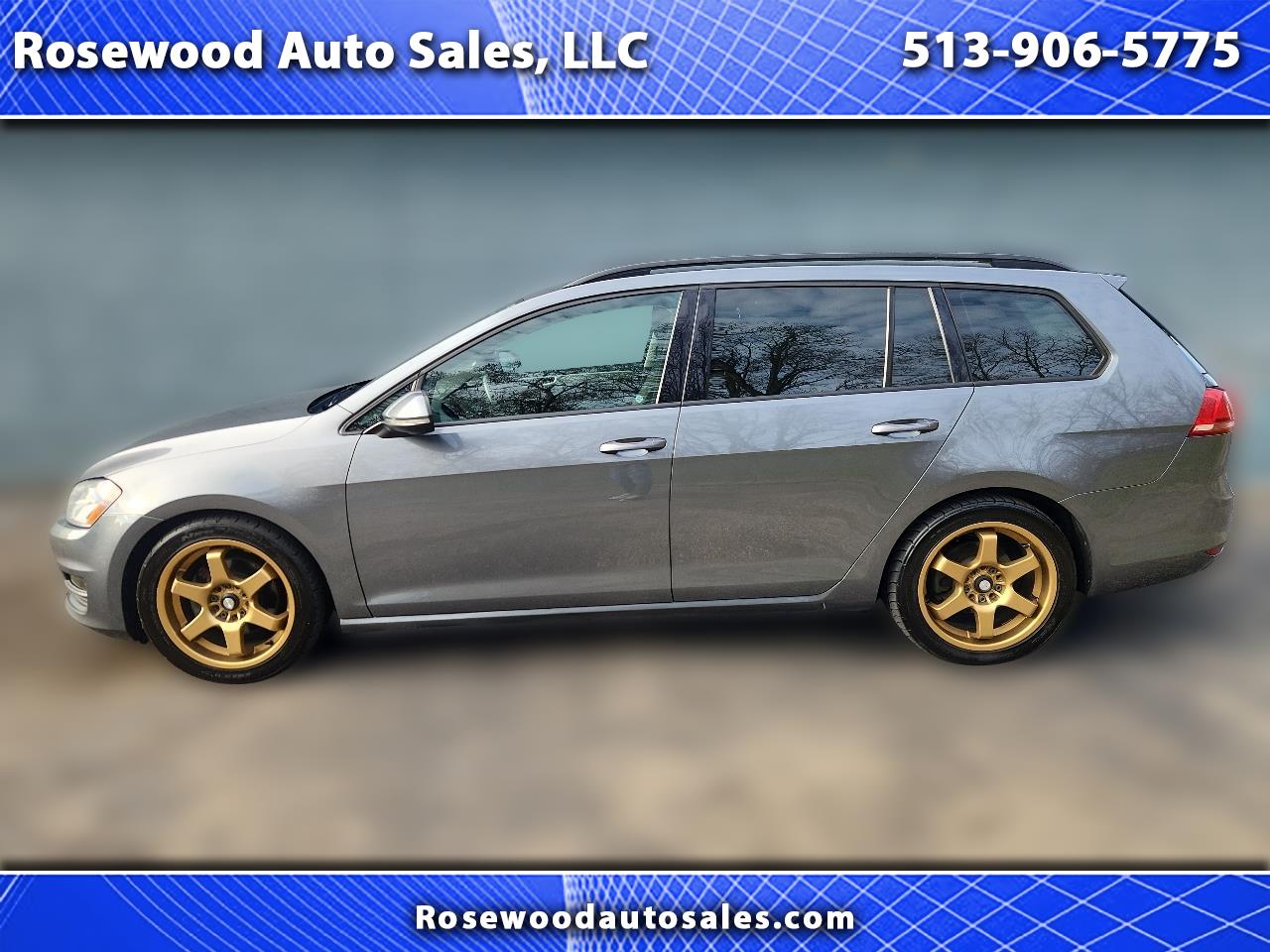 2017 Volkswagen Golf SportWagen S's photo