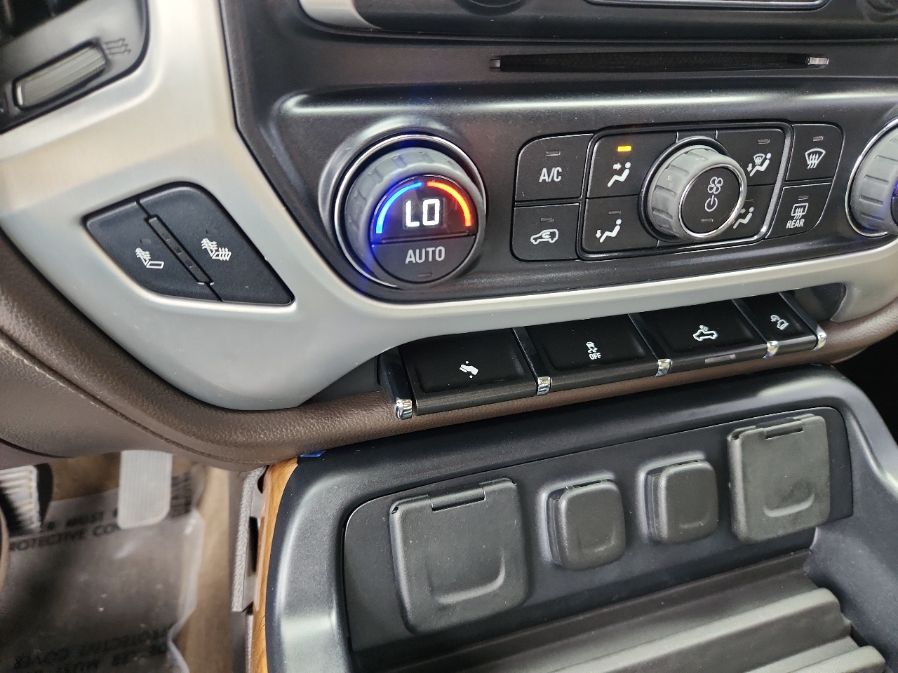 GMC Sierra 1500 4WD Crew Cab 143.5" SLT 2014