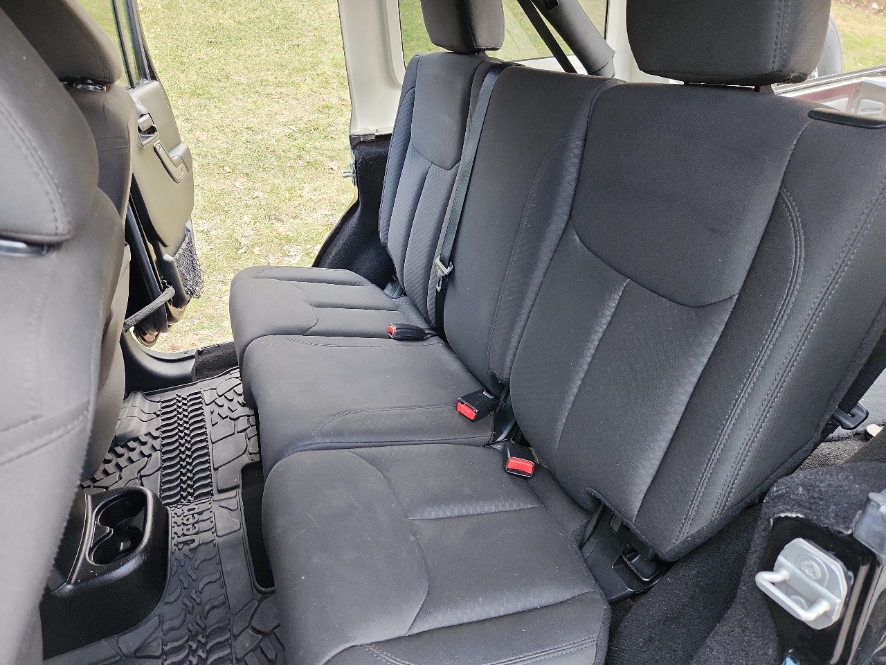 Jeep Wrangler Unlimited 4WD 4dr Sport 2016