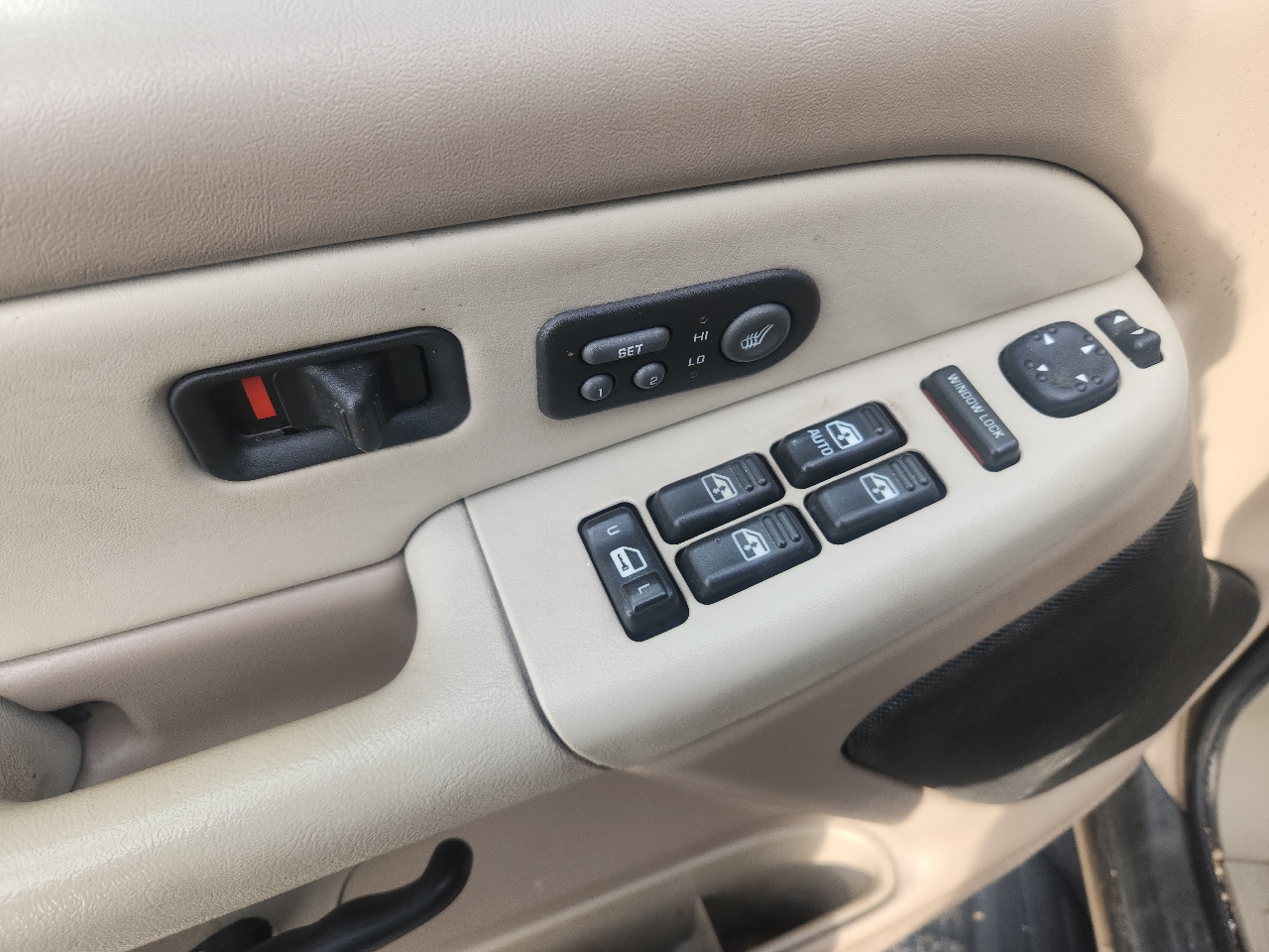 Chevrolet Tahoe 4dr 4WD LT 2001