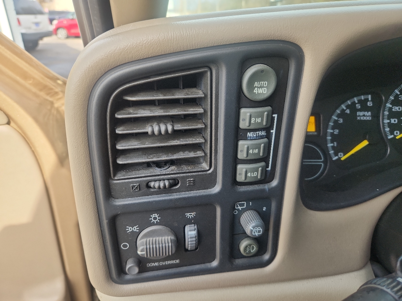 Chevrolet Tahoe 4dr 4WD LT 2001