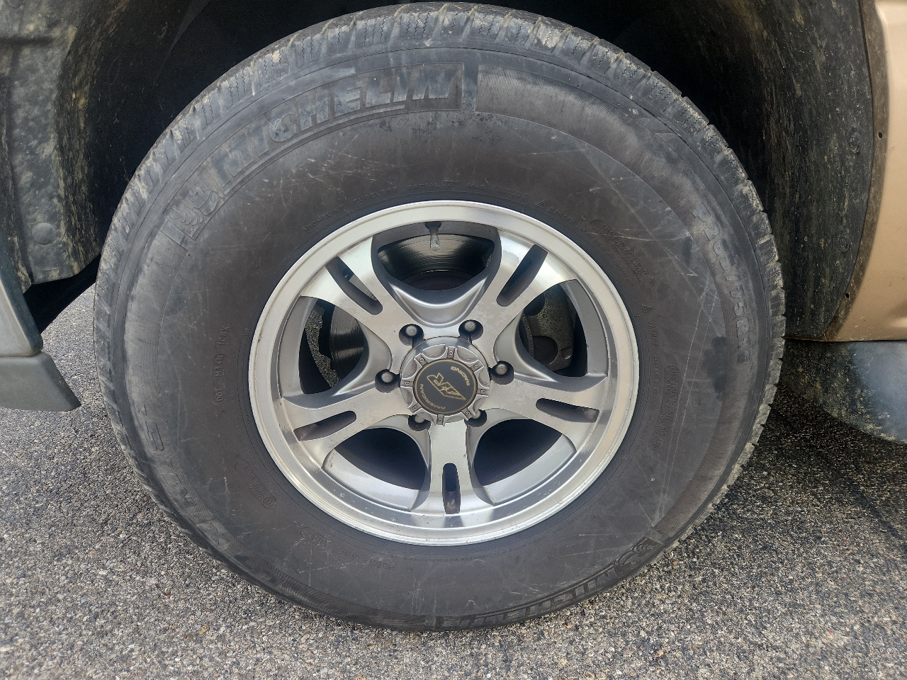 Chevrolet Tahoe 4dr 4WD LT 2001