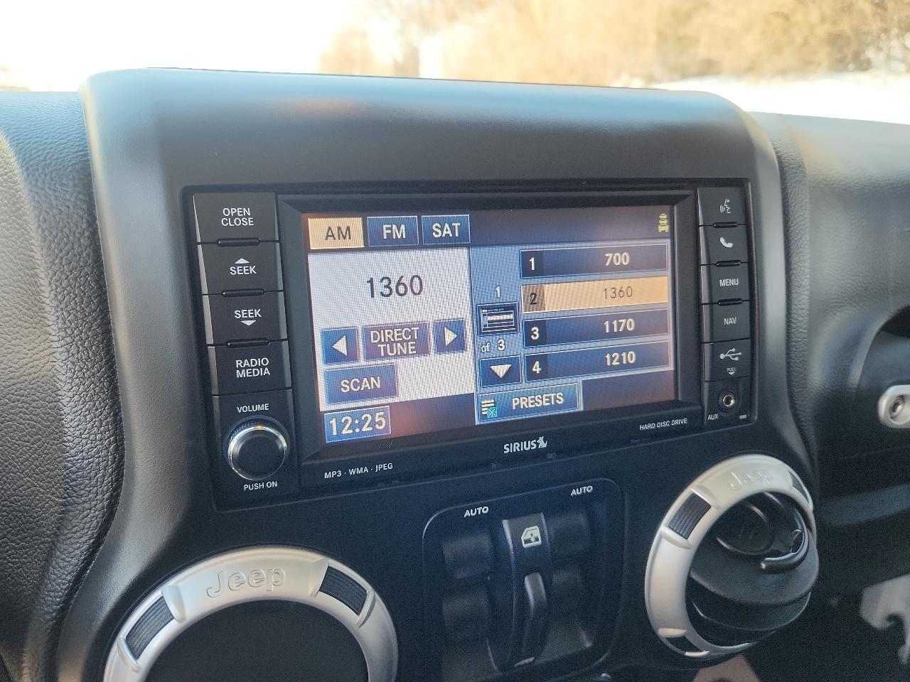 Jeep Wrangler Unlimited 4WD 4dr Sahara 2014