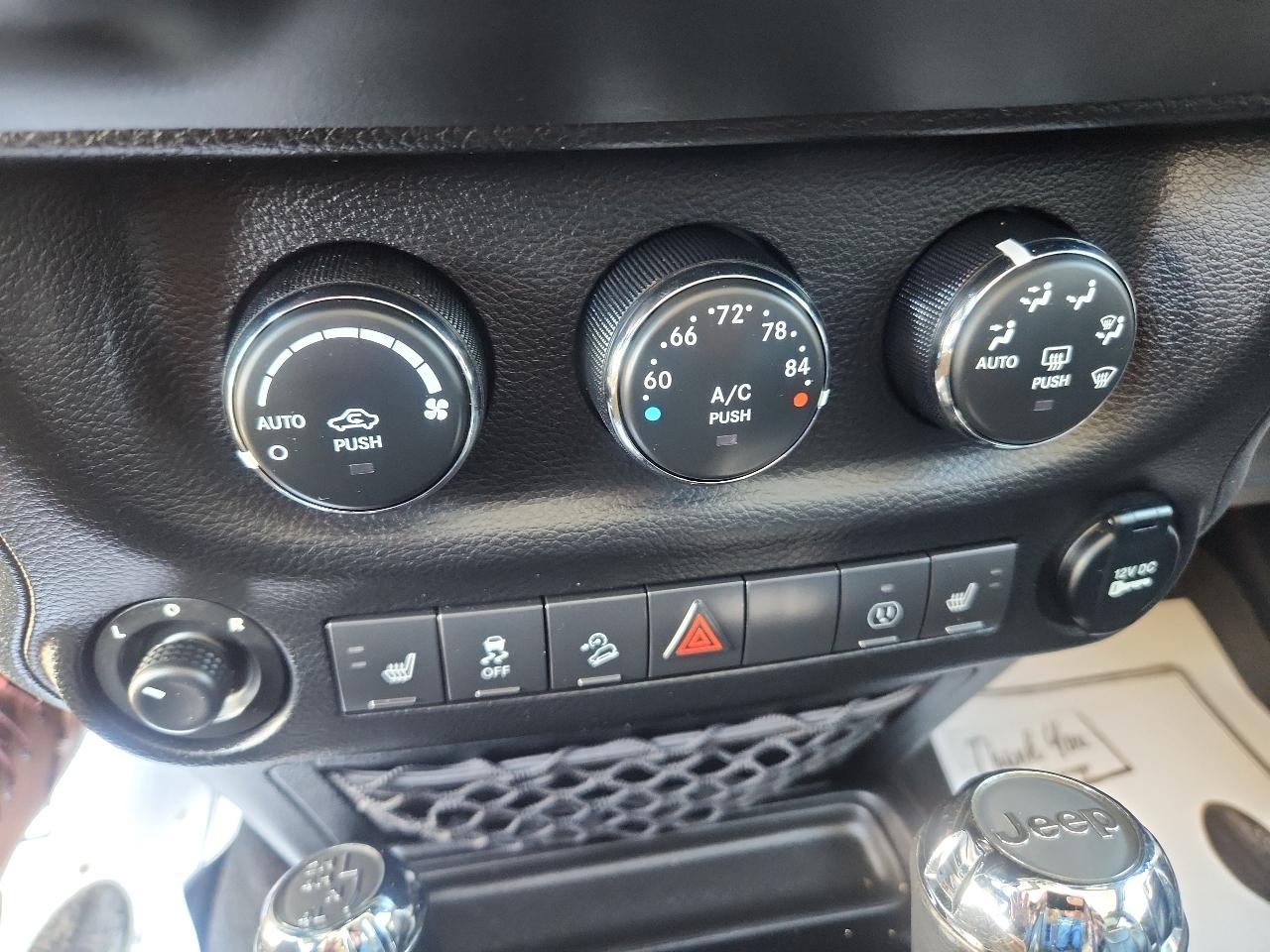 Jeep Wrangler Unlimited 4WD 4dr Sahara 2014