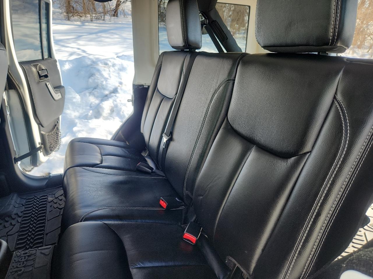 Jeep Wrangler Unlimited 4WD 4dr Sahara 2014