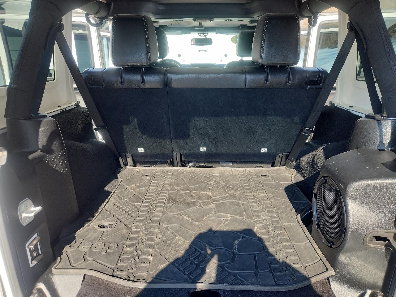 Jeep Wrangler Unlimited 4WD 4dr Sahara 2014