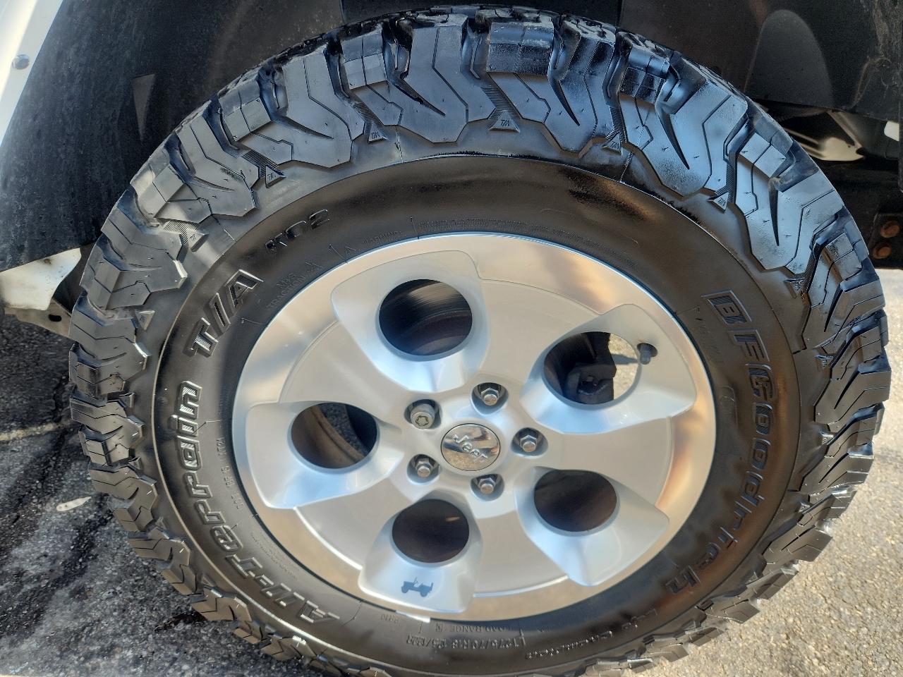 Jeep Wrangler Unlimited 4WD 4dr Sahara 2014