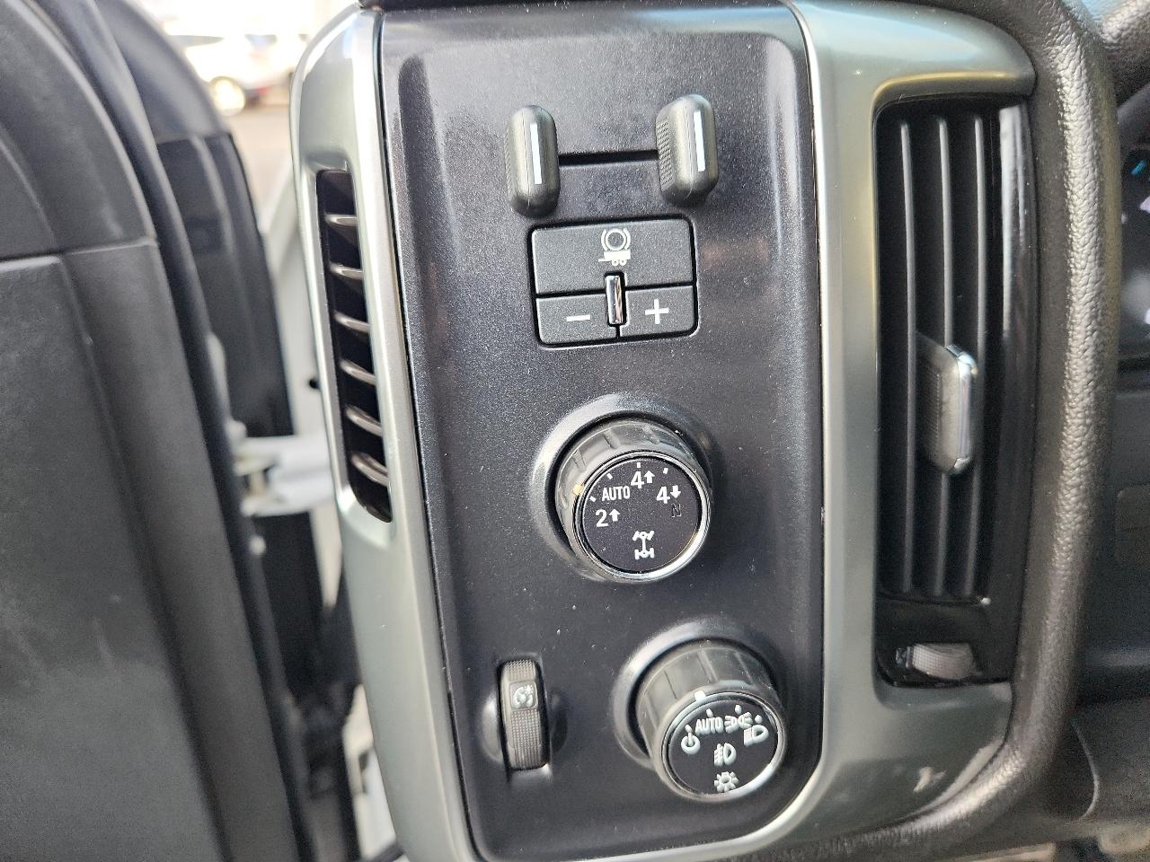 Chevrolet Silverado 1500 4WD Crew Cab 153.0" LT w/2LT 2015