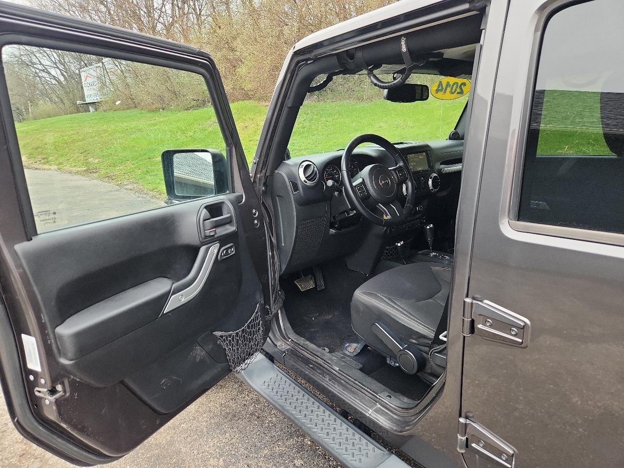 Jeep Wrangler Unlimited 4WD 4dr Sahara 2014