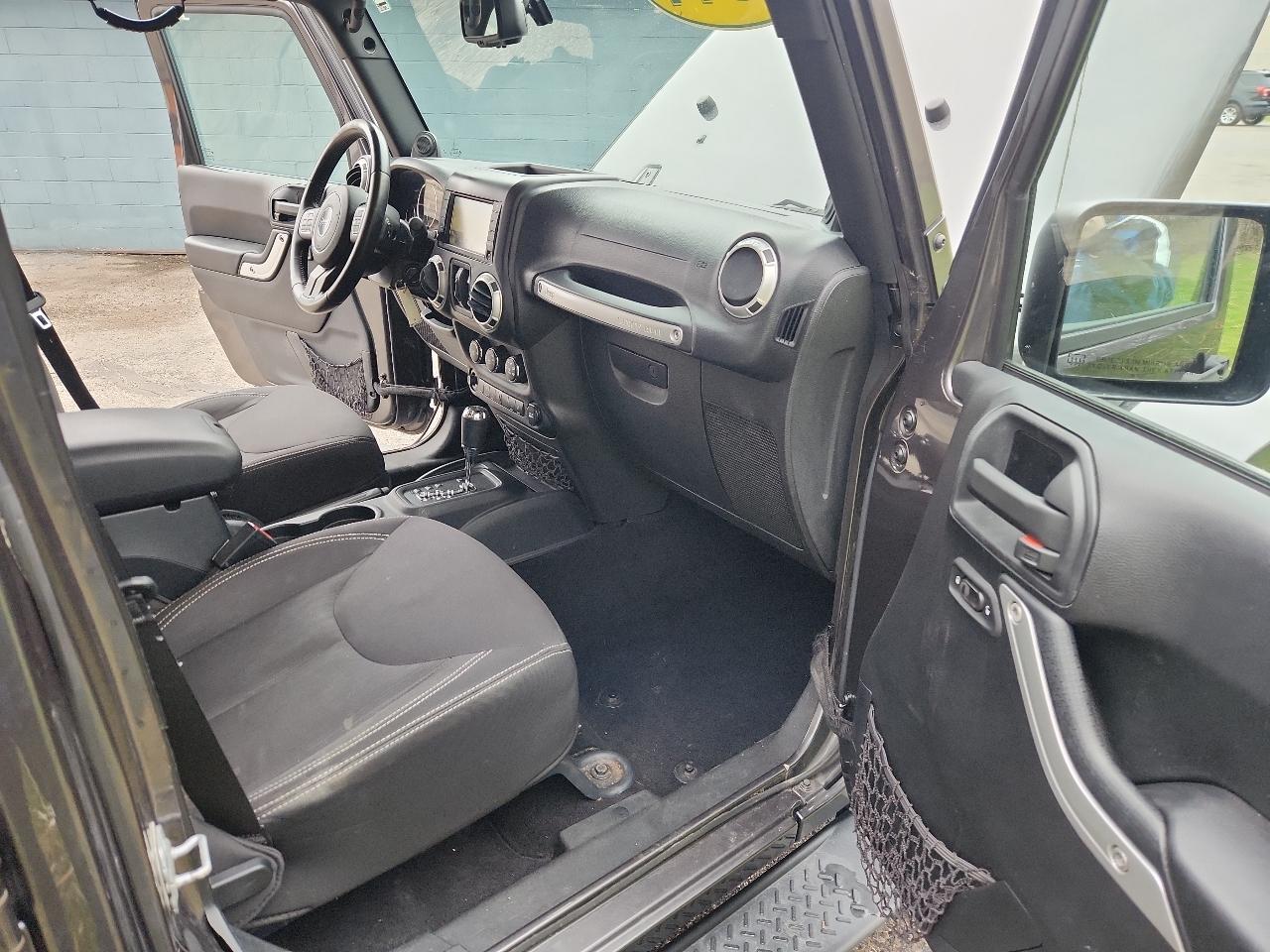 Jeep Wrangler Unlimited 4WD 4dr Sahara 2014