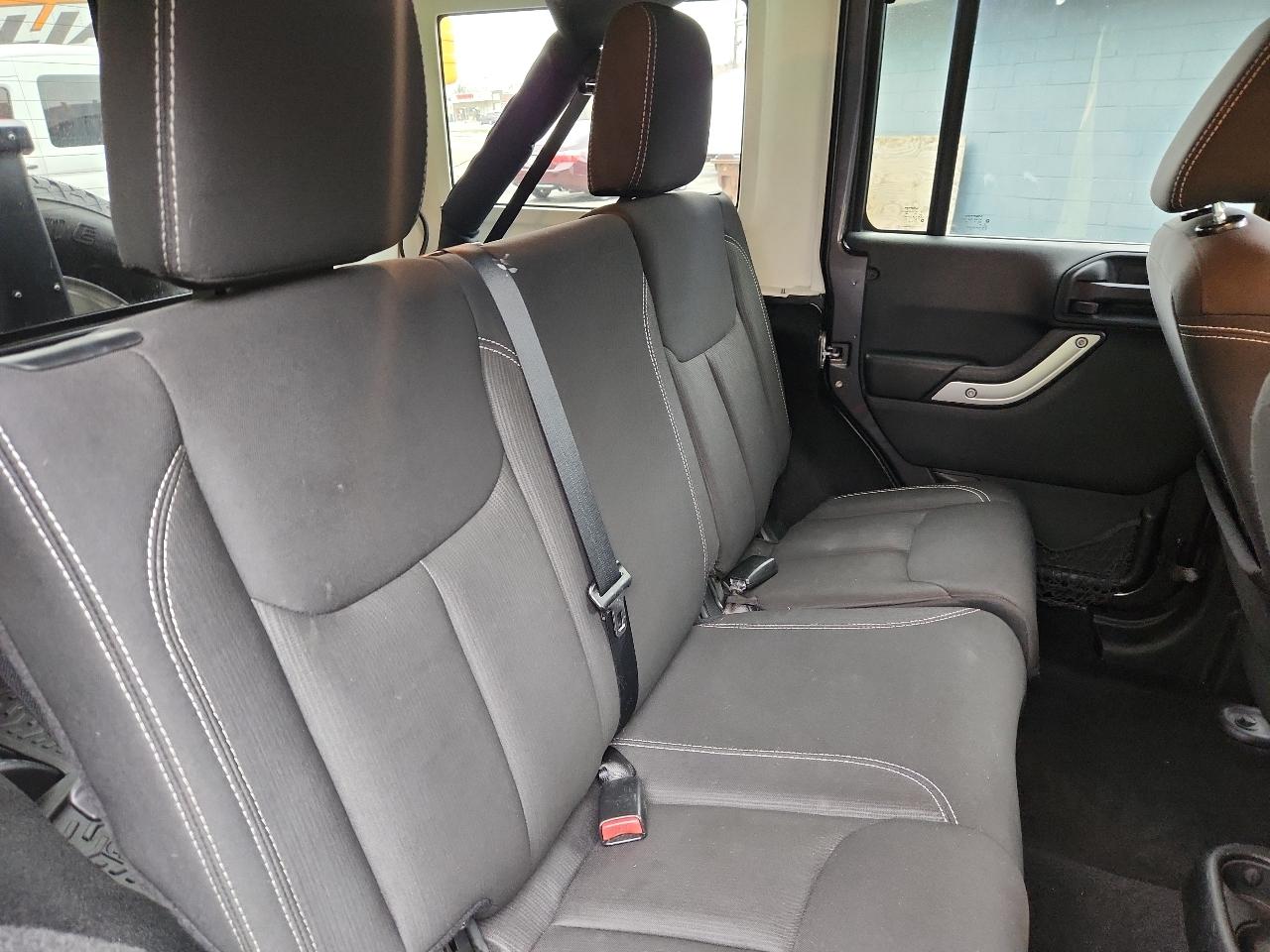 Jeep Wrangler Unlimited 4WD 4dr Sahara 2014