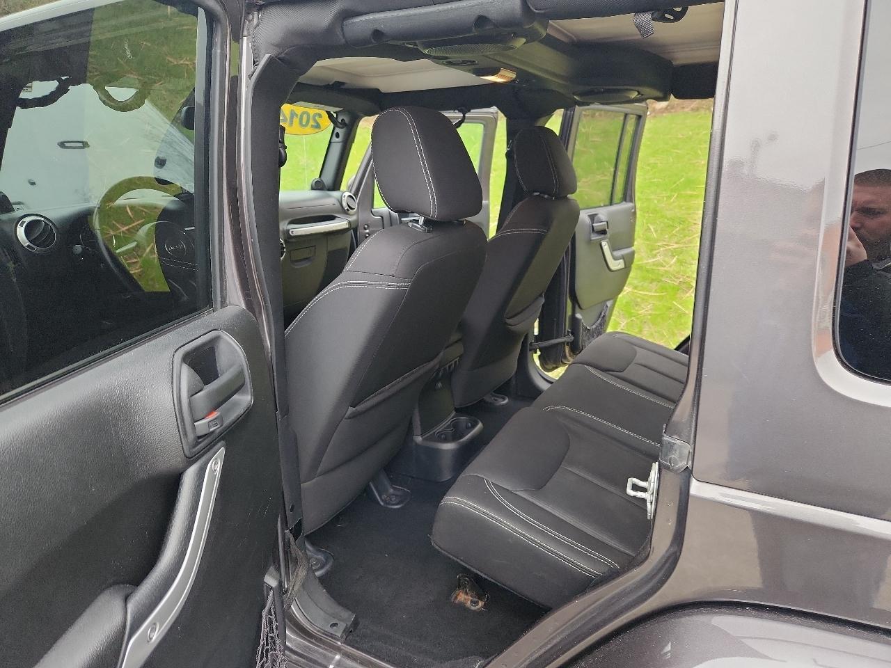 Jeep Wrangler Unlimited 4WD 4dr Sahara 2014