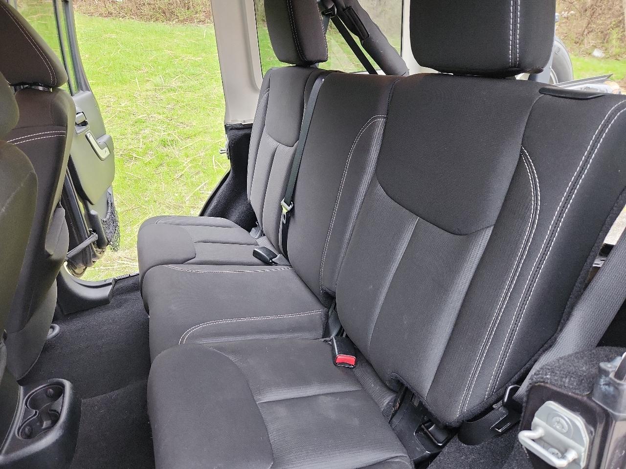 Jeep Wrangler Unlimited 4WD 4dr Sahara 2014