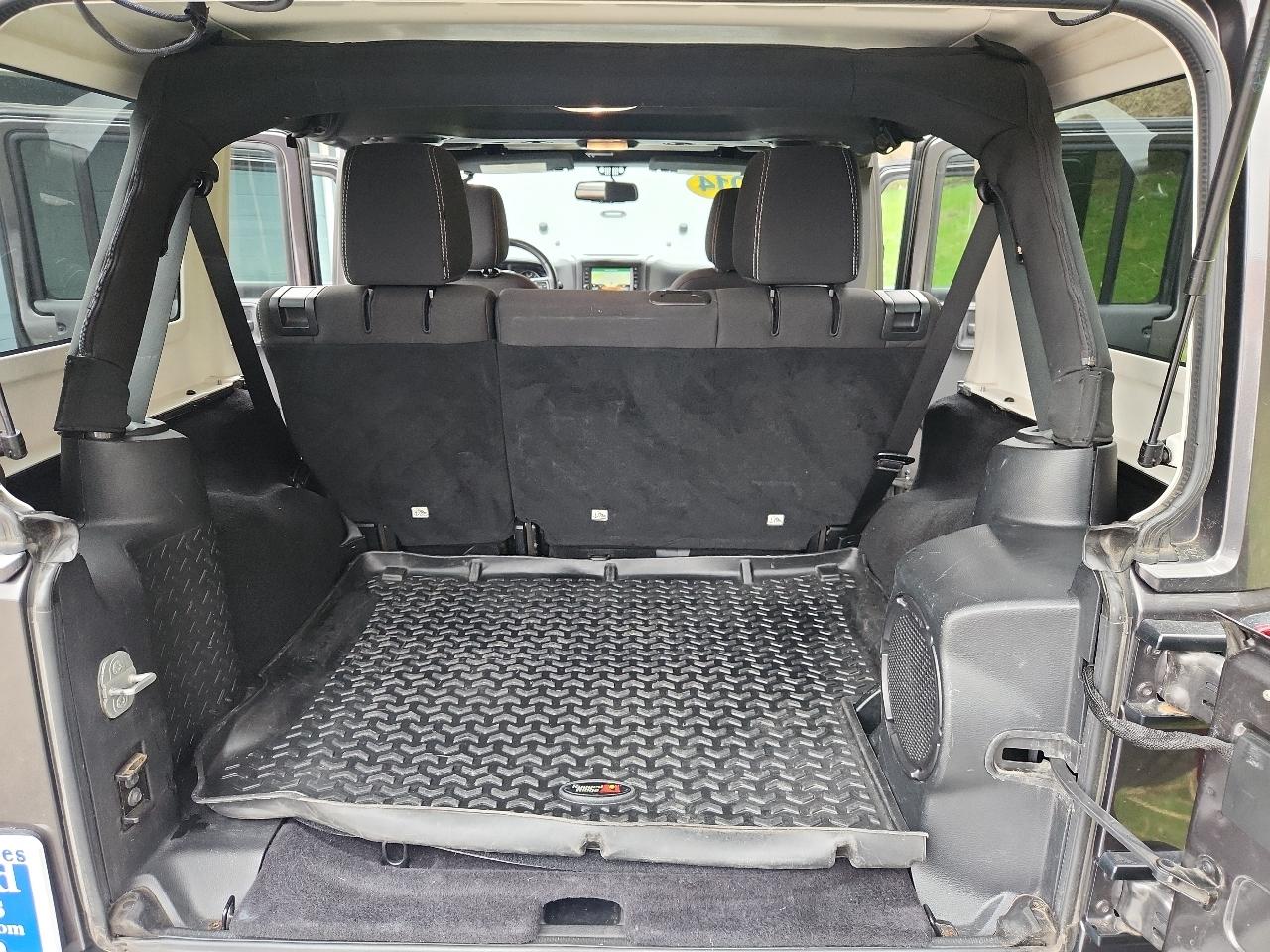 Jeep Wrangler Unlimited 4WD 4dr Sahara 2014